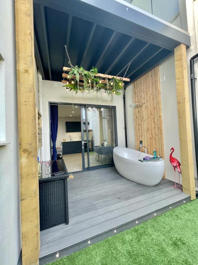 The Jungle Apartment - By Coastline Retreats - Jungle Themed Garden Apartment - Outdoor Bath - Next To Seafront - Childrens Toys - Superfast Wifi - Netflix - Disney Bournemouth Eksteriør bilde