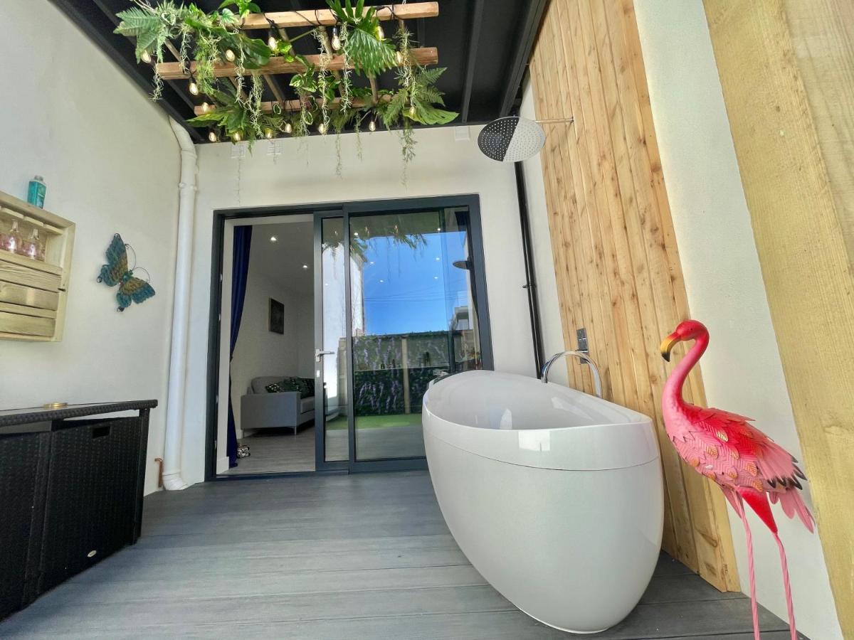 The Jungle Apartment - By Coastline Retreats - Jungle Themed Garden Apartment - Outdoor Bath - Next To Seafront - Childrens Toys - Superfast Wifi - Netflix - Disney Bournemouth Eksteriør bilde