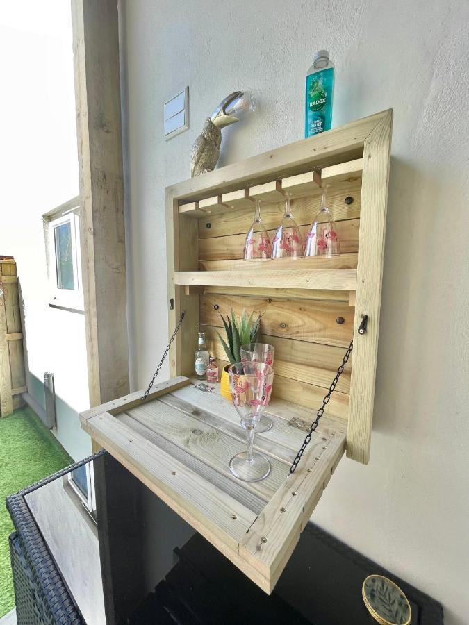 The Jungle Apartment - By Coastline Retreats - Jungle Themed Garden Apartment - Outdoor Bath - Next To Seafront - Childrens Toys - Superfast Wifi - Netflix - Disney Bournemouth Eksteriør bilde